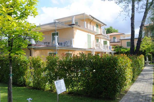 Апарт отель Rta La Pergola Марина-ди-Масса Экстерьер фото