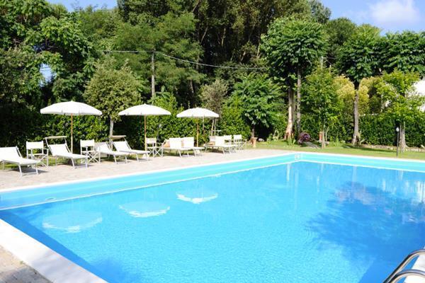 Апарт отель Rta La Pergola Марина-ди-Масса Экстерьер фото